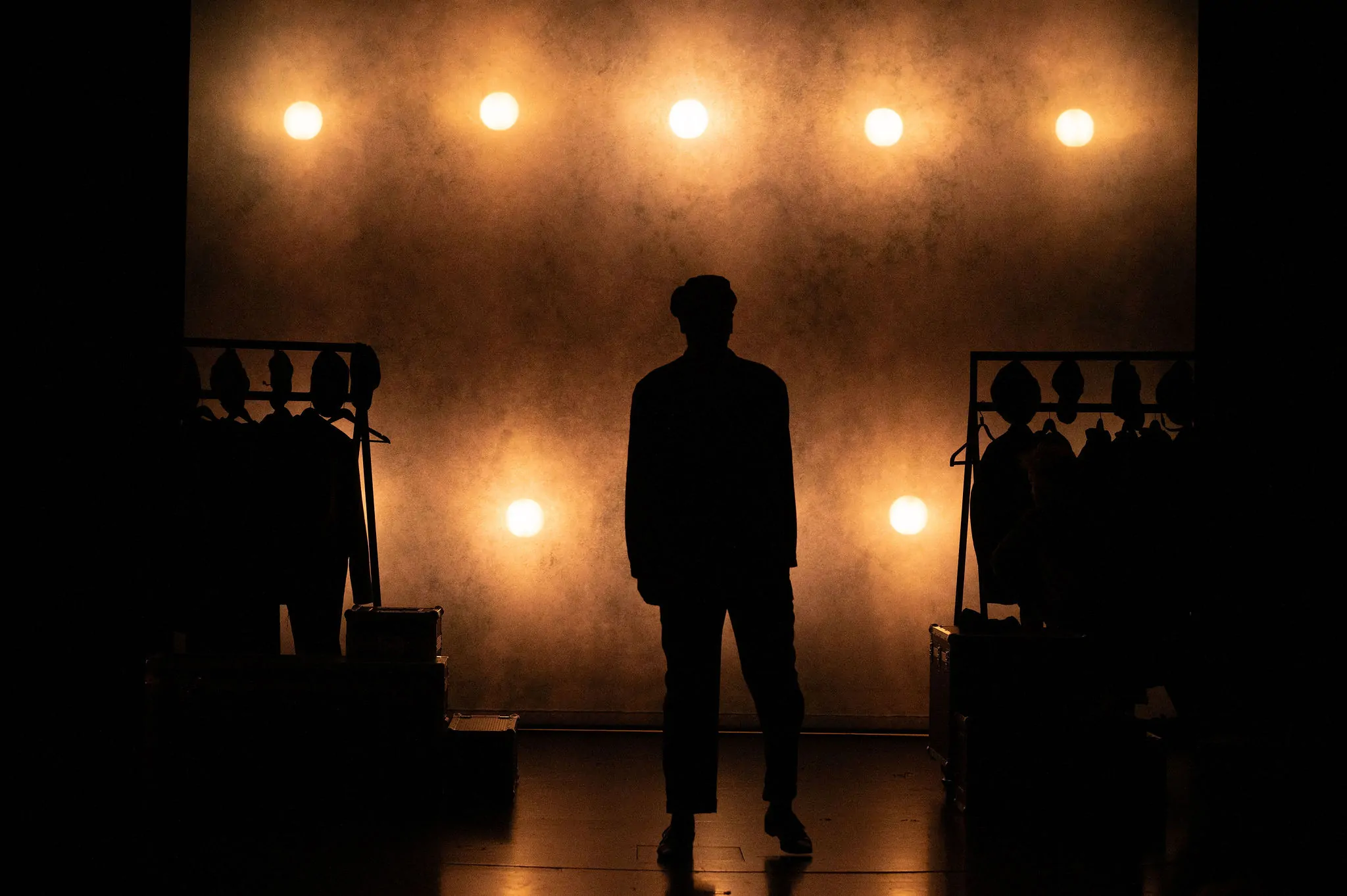 Pildil on stseen Kuressaare Teatri lavastusest 